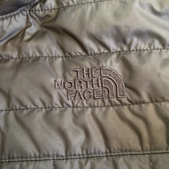 THE NORTH FACE YUKON HEATSEEKER INSULATED REVERSIBLE JACKET BOYS' - Picture 2 of 5